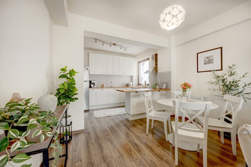 Nerva Traian 2 camere mobiat si utilat modern, bloc 2013